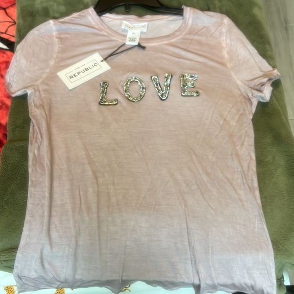 NWT For The Republic embossed LOVE t-shirt. Size XS. - Picture 4 of 6